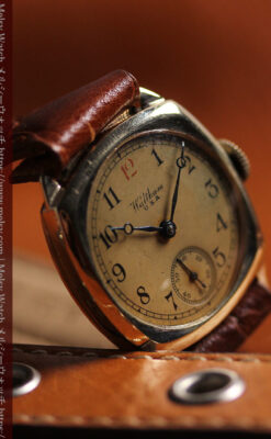 英国仕立てウォルサムの金無垢アンティーク腕時計 クッション型-W1668-3