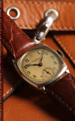 英国仕立てウォルサムの金無垢アンティーク腕時計 クッション型-W1668-5