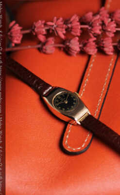 オメガ 9金無垢女性用アンティーク腕時計 黒文字盤 細身の樽型-W1669-7