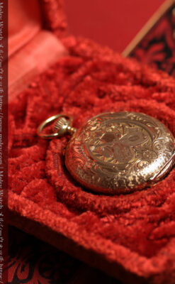 ロンジン 古典的な楽器が並ぶ音楽に携わる方のための金無垢アンティーク懐中時計 【1901年製】箱付き-P2413-12