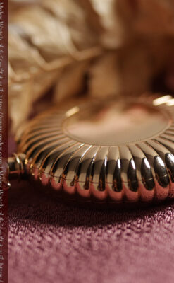 菊花・向日葵のようなケースの凹凸が美しいエルジンの金無垢懐中時計 【1900年頃】-P2414-17