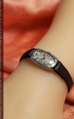 グリュエンの品のある楕円形とダイヤ装飾の金無垢アンティーク腕時計 【1931年頃】レディース-W1685-17