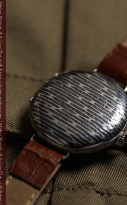 仕事をしながら楽しめるオメガの銀無垢アンティーク腕時計 【1915年頃】ニエロ装飾-W1687-4