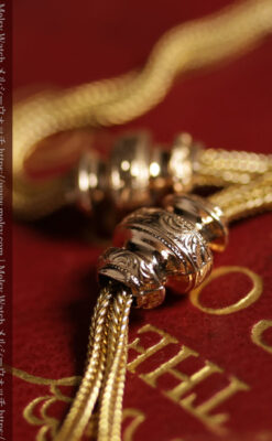 アンティークの雰囲気が漂う上品な細身の紐状アンティーク懐中時計チェーン 2つの飾り付き-C0543-10