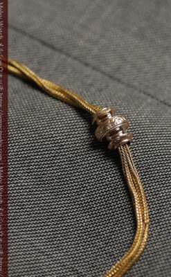 アンティークの雰囲気が漂う上品な細身の紐状アンティーク懐中時計チェーン 2つの飾り付き-C0543-13