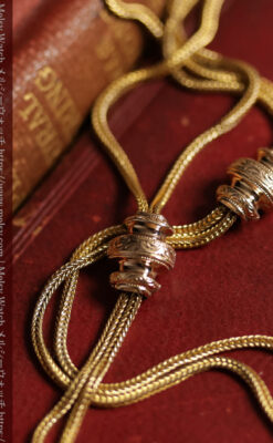 アンティークの雰囲気が漂う上品な細身の紐状アンティーク懐中時計チェーン 2つの飾り付き-C0543-3