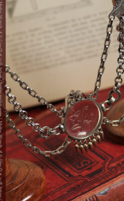 勲章のように見せて着けるガラスの飾り付き アンティーク懐中時計チェーン-C0548-2