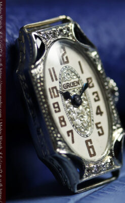 グリュエン 蒼玉にダイヤモンド・彫金が美しいレディース18金無垢アンティーク腕時計 【1920年頃】箱付き-W1713-20
