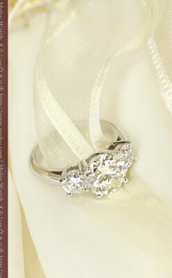 3石のダイヤモンドと18金の指輪-A0203-13