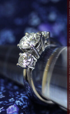 3石のダイヤモンドと18金の指輪-A0203-2