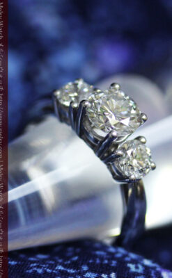 3石のダイヤモンドと18金の指輪-A0203-3