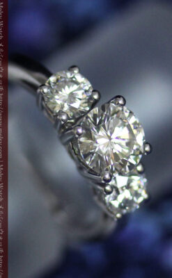 3石のダイヤモンドと18金の指輪-A0203-5