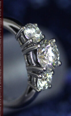 3石のダイヤモンドと18金の指輪-A0203-6
