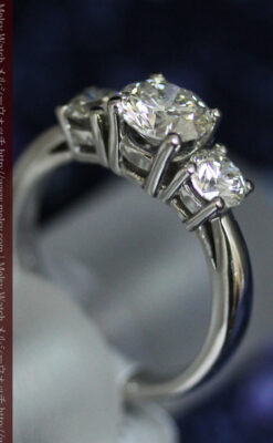 3石のダイヤモンドと18金の指輪-A0203-7