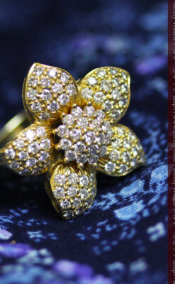 84石のダイヤモンドと18金の花の指輪-A0205-3