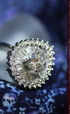 ドロップ型のダイヤモンドと18金の指輪-A0206-7