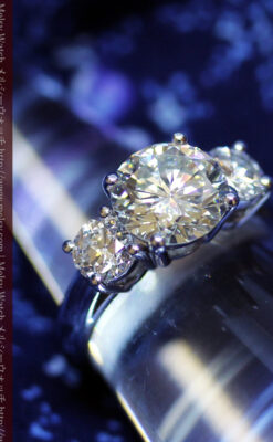 大粒のダイヤモンドと18金の指輪-A0207-1