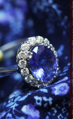 大粒のタンザナイトとダイヤモンドの18金指輪-A0209-6