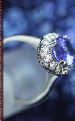 大粒のタンザナイトとダイヤモンドの18金指輪-A0209-7