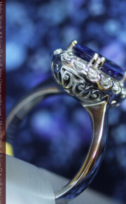 大粒のタンザナイトとダイヤモンドの18金指輪-A0209-9