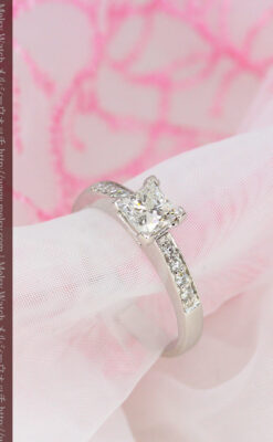 プリンセスカットのダイヤモンドと18金の指輪-A0225-1