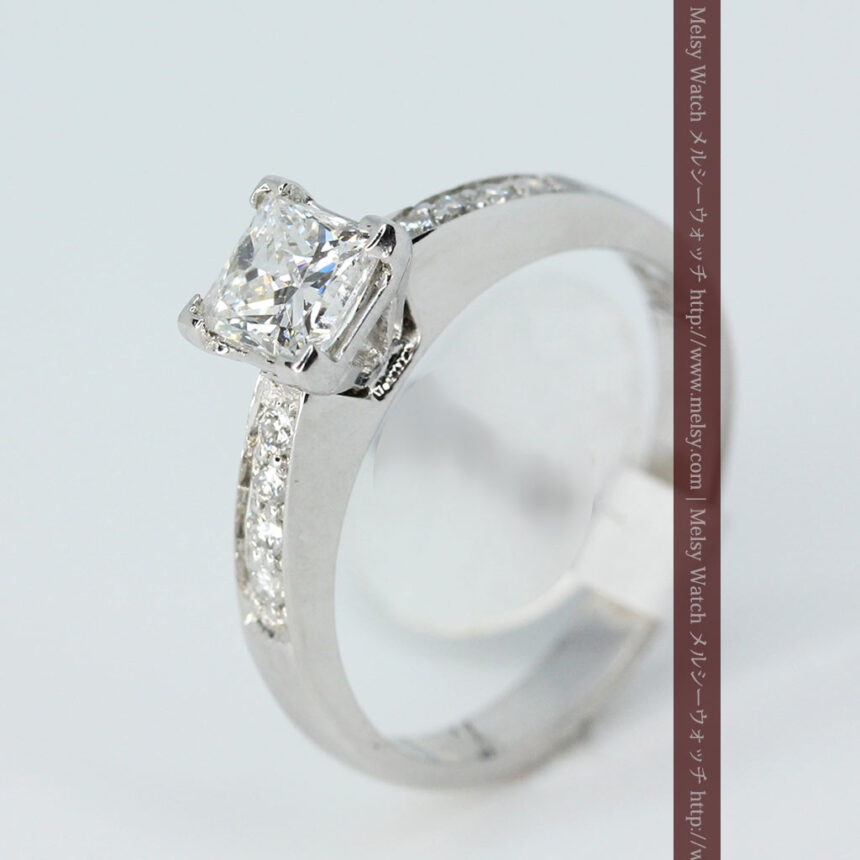 プリンセスカットのダイヤモンドと18金の指輪-A0225-3