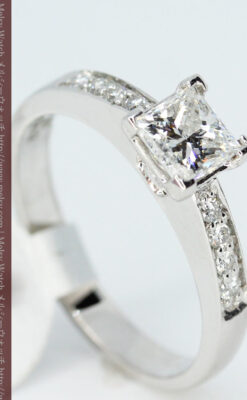 プリンセスカットのダイヤモンドと18金の指輪-A0225-4