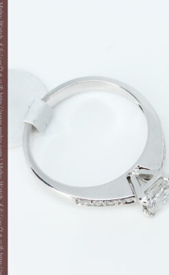 プリンセスカットのダイヤモンドと18金の指輪-A0225-5