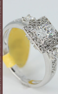 オーバルのダイヤモンドと18金の指輪-A0227-2