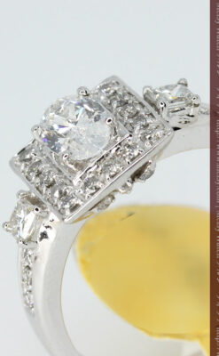 オーバルのダイヤモンドと18金の指輪-A0227-3