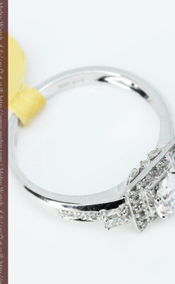 オーバルのダイヤモンドと18金の指輪-A0227-6