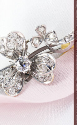 ダイヤモンドの花が咲く金無垢ブローチ-A0234-2