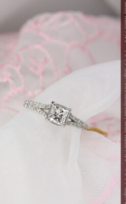 33石プリンセスカットのダイヤモンド・18金リング-A0237-2
