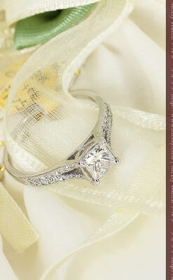 33石プリンセスカットのダイヤモンド・18金リング-A0237-3