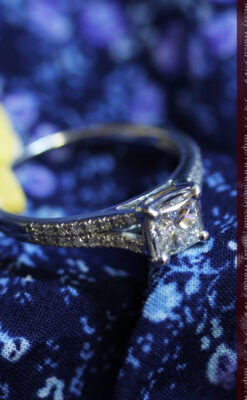 33石プリンセスカットのダイヤモンド・18金リング-A0237-4