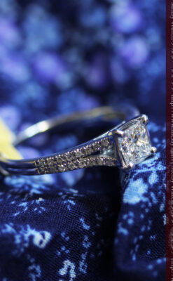 33石プリンセスカットのダイヤモンド・18金リング-A0237-5