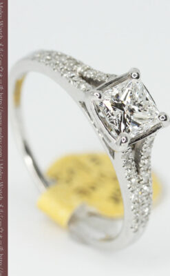 33石プリンセスカットのダイヤモンド・18金リング-A0237-8