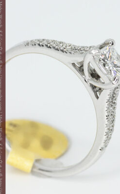 33石プリンセスカットのダイヤモンド・18金リング-A0237-9