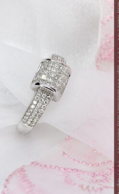 72石のダイヤモンドが煌めく18金リング-A0248-1