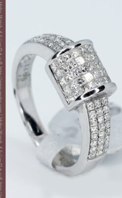 72石のダイヤモンドが煌めく18金リング-A0248-5