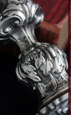 英国ビクトリア朝期の重厚な銀無垢アンティーク燭台1対2本【1900年~1903年頃】-A0271-10