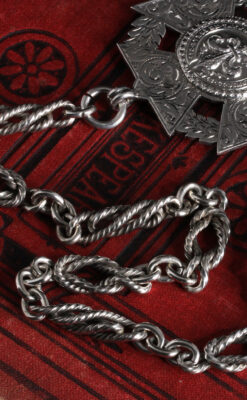 抜群の存在感を誇る特大装飾付き極太銀無垢アンティーク懐中時計チェーン-C0454-11