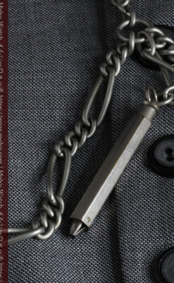 くすんだ銀色のアンティーク懐中時計チェーン 鍵巻き付き-C0458-13