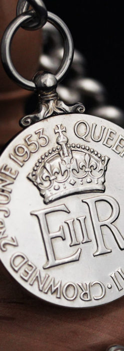 エリザベス女王戴冠記念メダル付きの極太銀無垢アンティーク懐中時計チェーン-C0465-1