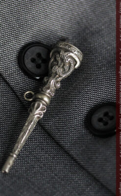 銀無垢の装飾の綺麗なアンティーク鍵巻き-C0476-3