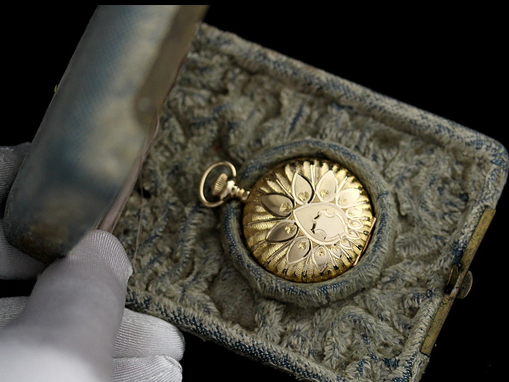 ウォルサム 14金無垢アンティーク懐中時計 神々しい光背 【1900