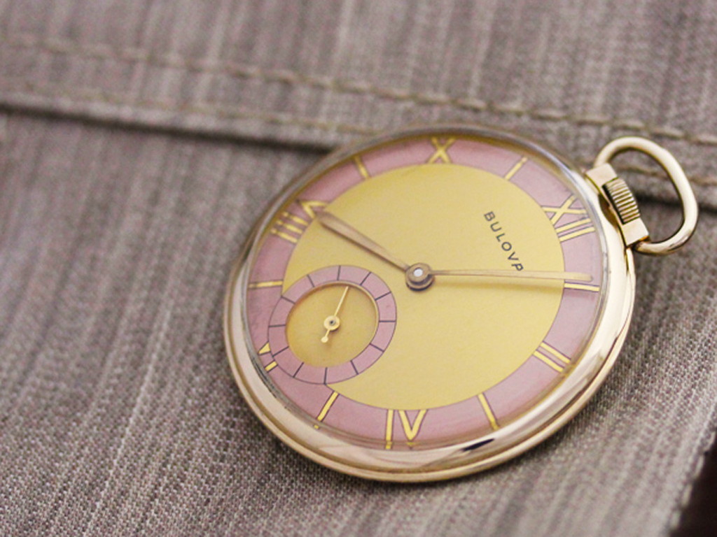 ブローバ 桜色の文字盤を持つアンティーク懐中時計 【1940年製】