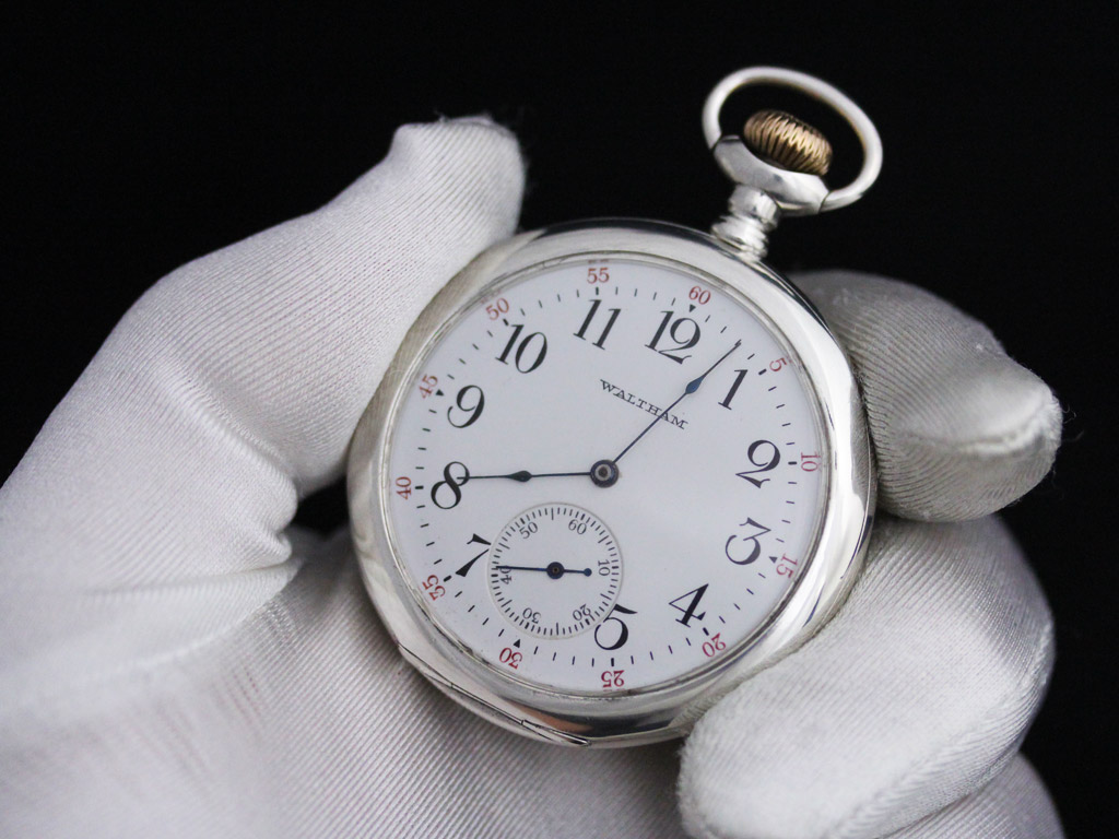 ウォルサム 銀無垢アンティーク懐中時計 優雅な彫り 【1904年製】