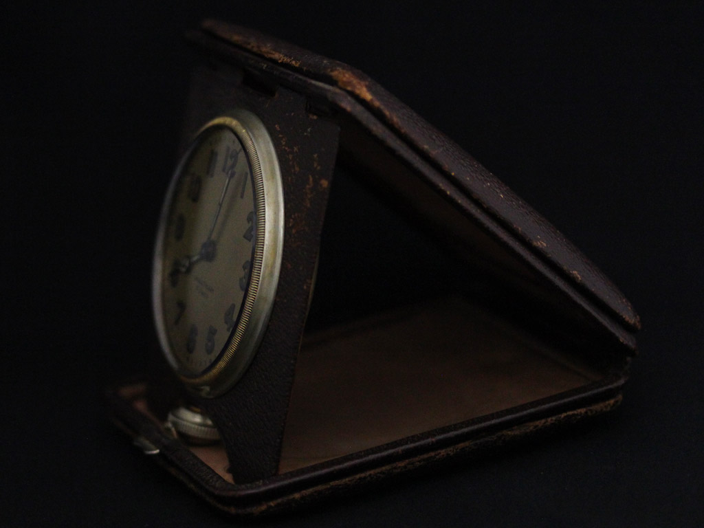 ウォルサム スタンド収納型8日巻き時計 【1921年製】
