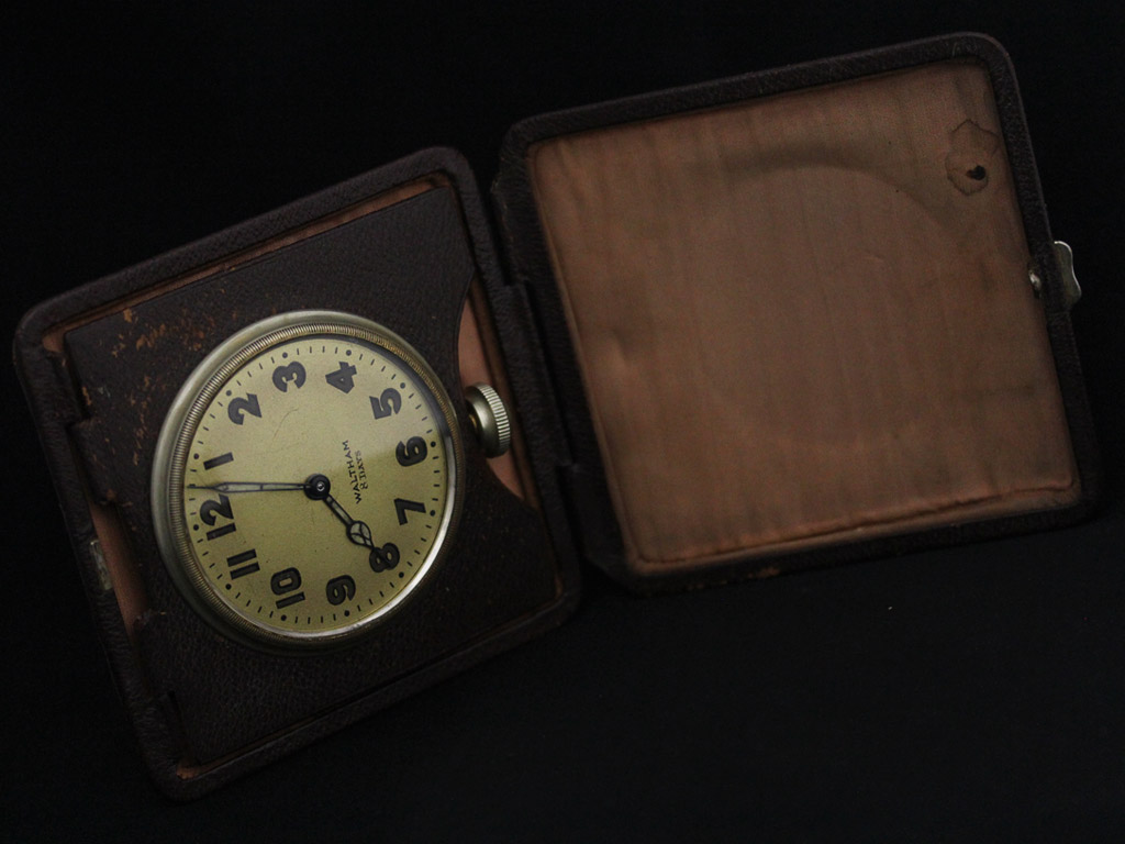 ウォルサム スタンド収納型8日巻き時計 【1921年製】